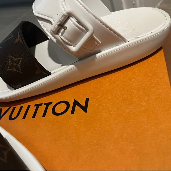 Louis Vuitton Sandals |SLIDES Authentic - Picture 4 of 12